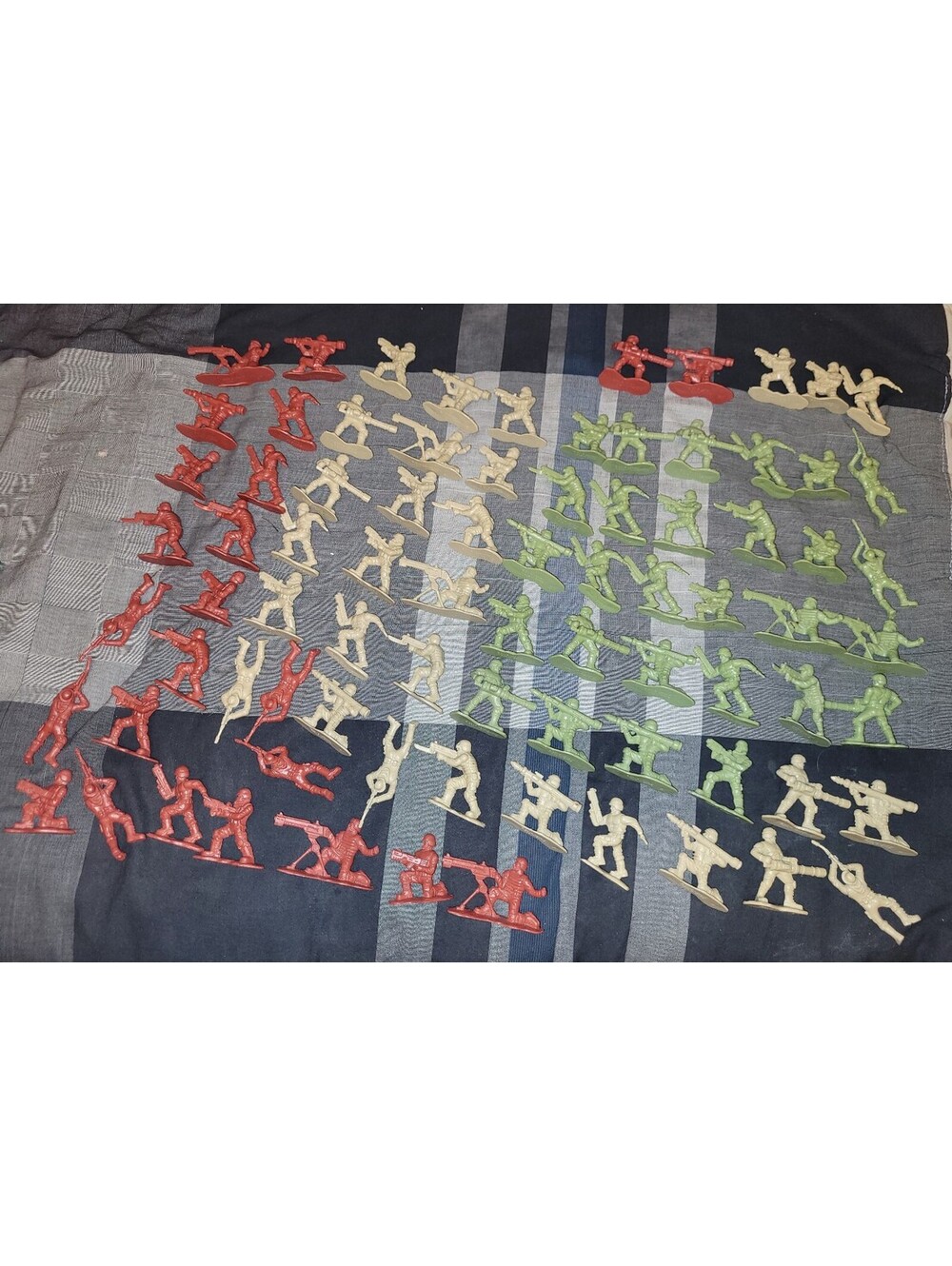 2015 Lanard The Corps Army Men Lot 81 Figures Red Green Tan Toy Soldiers